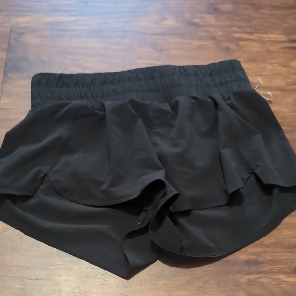 Black Athletic Shorts with‎ Elastic Waistband and Curved Hem